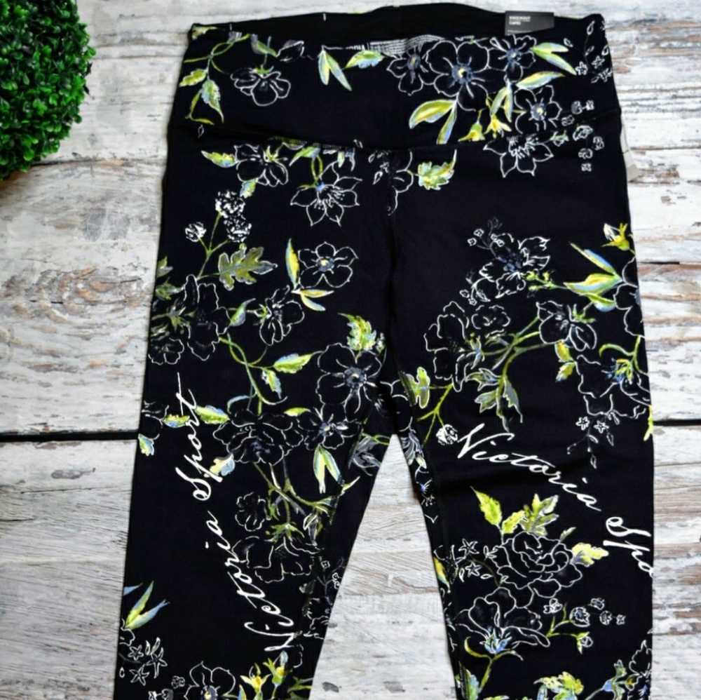 Victoria Sport Capri NWT Large